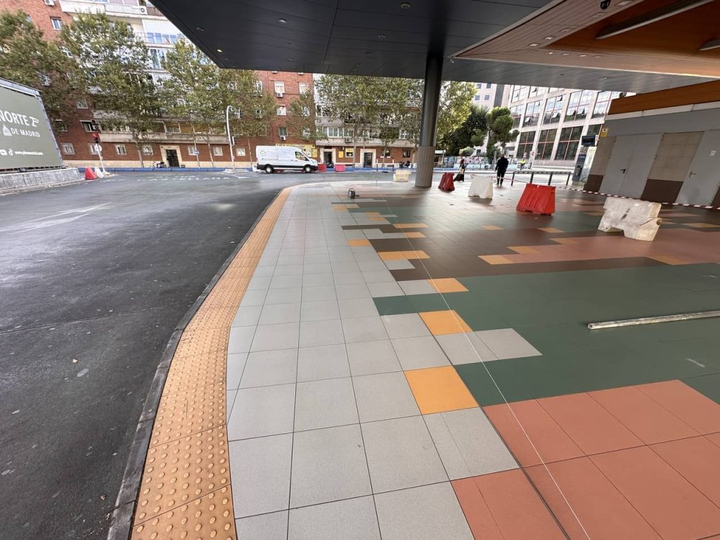 solera de hormigón en zona urbana